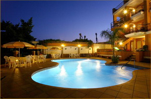 Pool - Aleysa Playa Aparthotel, Benalmadena Costa, Costa del Sol, Spain - click for larger image