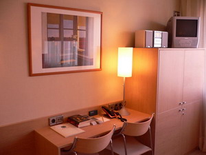 Aparthotel Silver, Barcelona, Spain - click for larger image