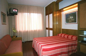 Aparthotel Silver, Barcelona, Spain - click for larger image