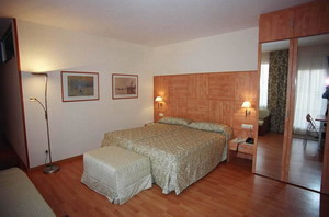 Aparthotel Silver, Barcelona, Spain - click for larger image