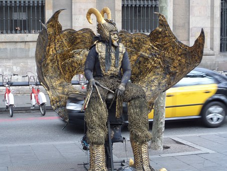 Human statue in Las Ramblas, Barcelona