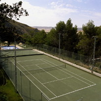 Tennis Court / Pista de Tenis