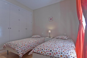 Apodaca Apartments, 1 & 2 bedroom apartments, Madrid, Spain - click for larger image