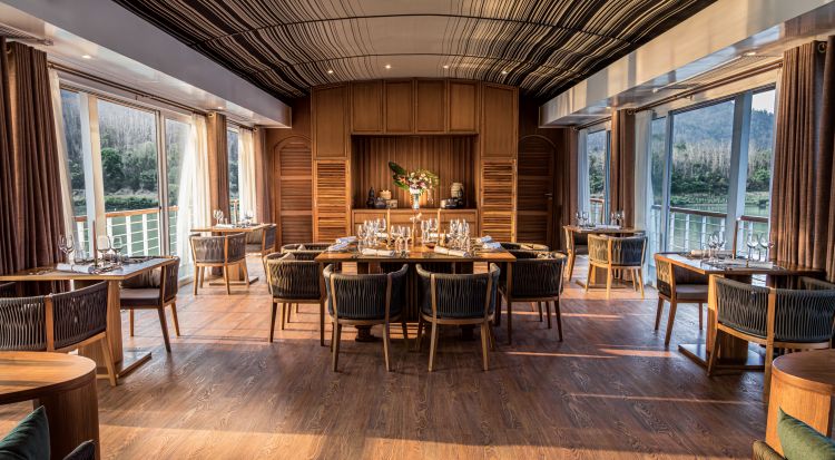 Onboard dining with Mekong Kingdoms Onboard dining
