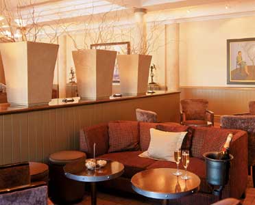 One Waterfront Lounge