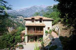 Hotel Posada del Valle and the Sueve Mountains