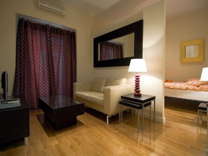 Luna 2 - Living room - click for larger image