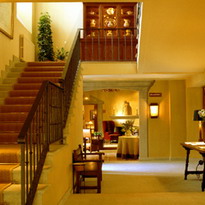 Interior Staircase / Planta baja