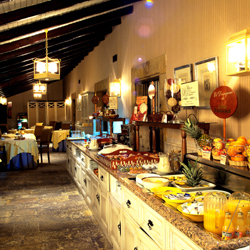 Breakfast buffet / Buffet de desayuno