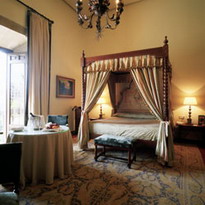 Room / Habitacin