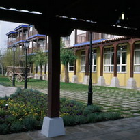 Terrace and gardens / Terraza y jardines