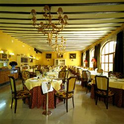 Dining / Restaurante